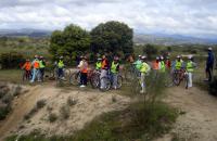 Los alumnos se preparan para iniciar una clase práctica en el medio natural.