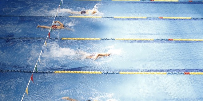Natación en la piscina de Navalcarbón